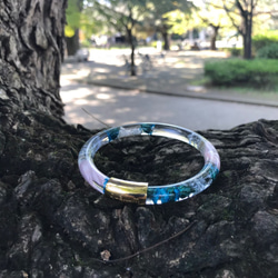 【 qualium 】　アイディールの美　62mm（花 レジン ゴールド が奏でる フラワー バングル ブレスレット） 3枚目の画像