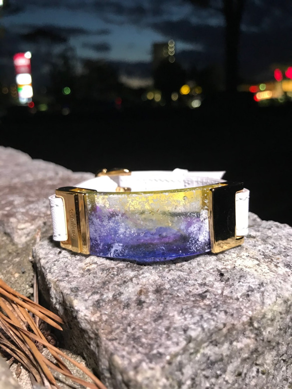 【 qualium 】　黄昏の行方 　（美色 本革 ゴールド レジン が奏でる世界初アート 空 ブレスレット） 4枚目の画像