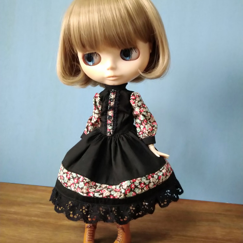 243.※ブライスアウトフィット※黒の花柄※クラシカルワンピース 243.※ブライスアウトフィット※黒の花柄※クラシカルワンピース