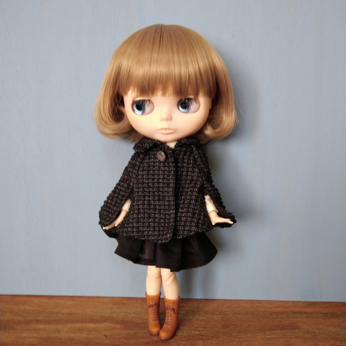 140.※ブライスアウトフィット※1/6ドール※冬服※黒のウール素材のポンチョ 140.※ブライスアウトフィット※1/6ドール※冬服※黒のウール素材の