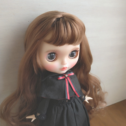 425.※赤と黒のリボン飾りのケープ※ブライスアウトフィット※1/6ドール 