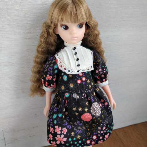「#期間限定」のおすすめ人気ランキング 499.花柄のクラシカルワンピース・黒 ※リカちゃんアウトフィット 着せ替え服・アウトフィット
