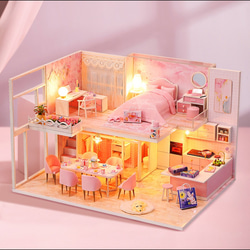 ミニチュア ドールハウスかわいいピンクのカップボード くまさんがいっぱい ミニチュア ドールハウスかわいいピンクのカップボード くまさん