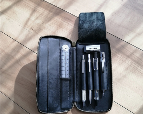 ペンケース ラウンドジップ型 クラッキングレザー ブラック ペンケース