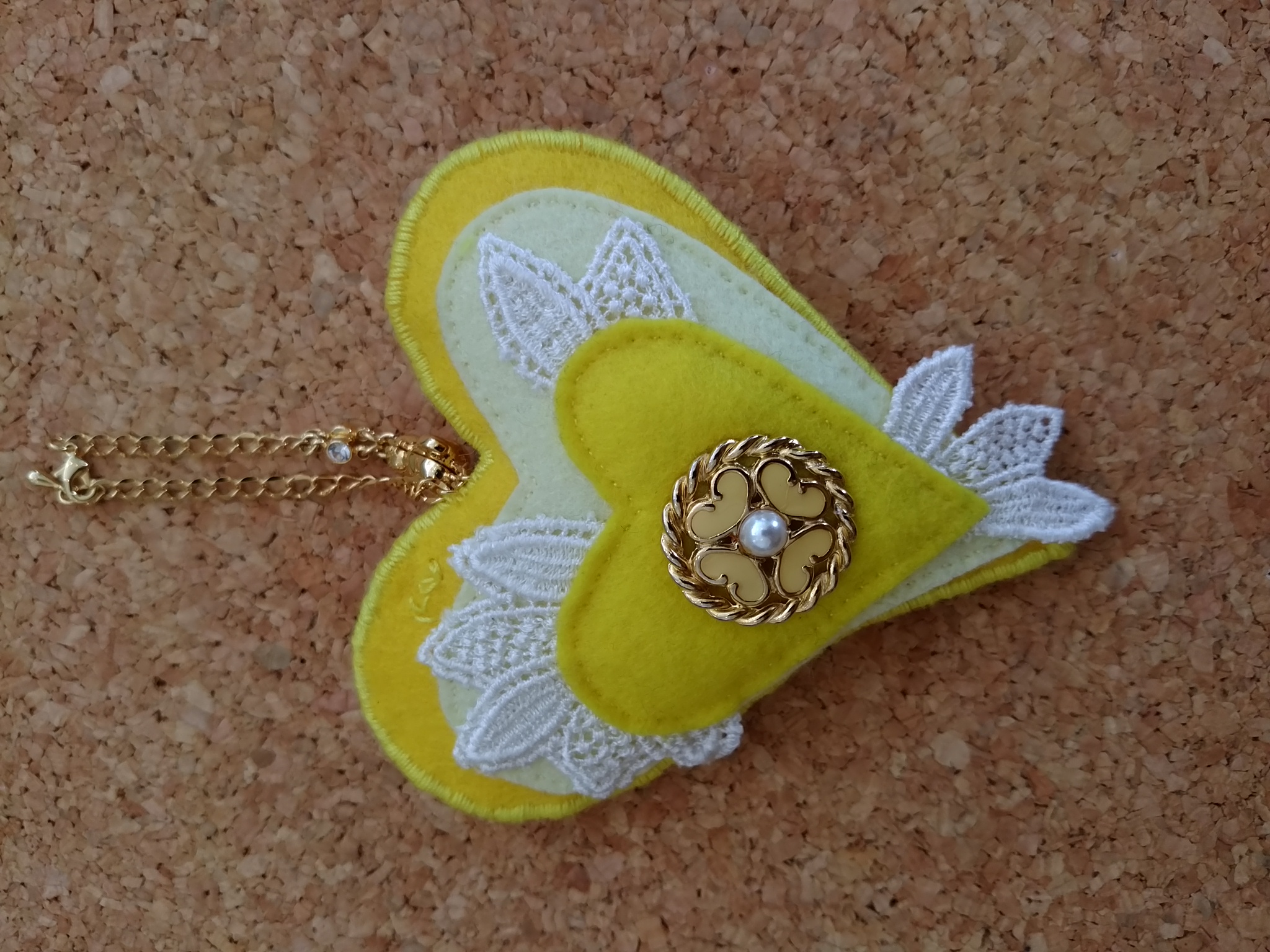 ハートバッグチャーム/フェルト・イエロー/一点物　♡エンジェル＊幸せ＊愛♡