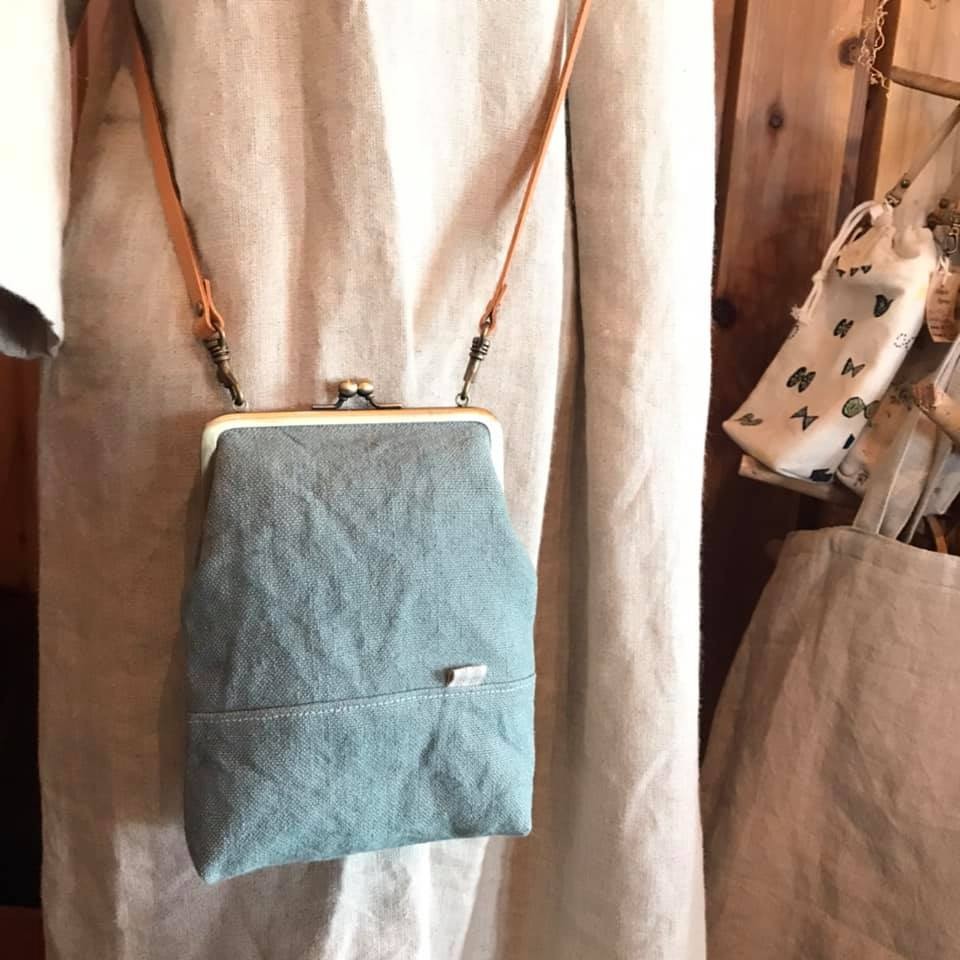 【遠州織物】リネン帆布「がま口ポシェット」ライトブルー【受注製作品】