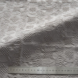綿100％　遠州織物「太番手スラブ糸　ぐるぐる蜂巣ジャガード　タンブラー加工」グレー 4枚目の画像