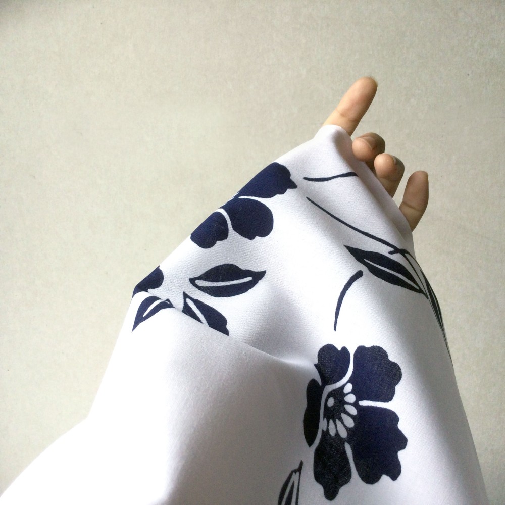美品！本染＊注染＊アールデコ柄＊白＆紺＊ゆかた＊１５８ｃｍ＊裄６８