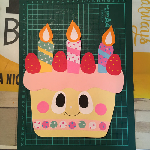 壁面 誕生表 バースデーケーキ ガーランド 保育 切り絵 KIRHAR