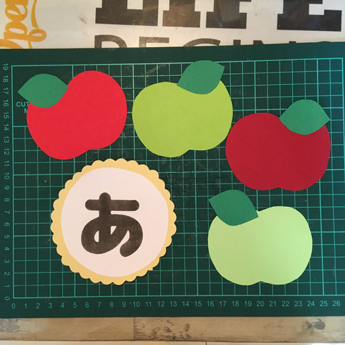壁面 秋 りんごとくまさん 保育 切り絵 KIRHAR キルハル