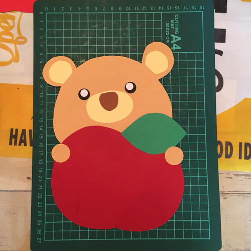 壁面 秋 りんごとくまさん 保育 切り絵 KIRHAR キルハル