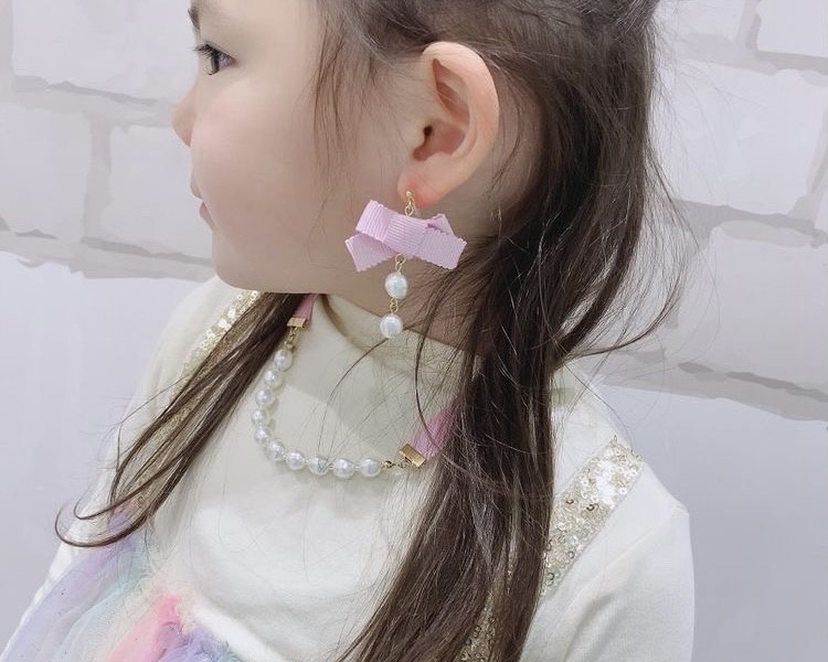 子供 アクセサリー ビーズ イヤリング★ピンクリボン