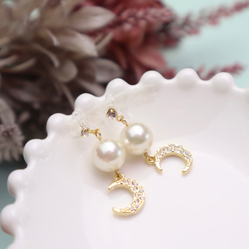 ⭐︎再入荷⭐︎ パールイヤリング(ムーン) キッズ 大人 ピアス 