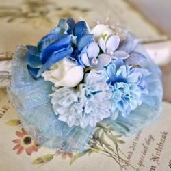 藍色歐根紗胸花【入學典禮、畢業典禮、母親節禮物。親子搭配】 第2張的照片