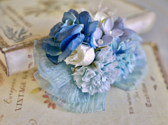 藍色歐根紗胸花【入學典禮、畢業典禮、母親節禮物。親子搭配】 第4張的照片