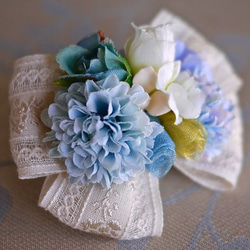 小淡藍色玫瑰胸花（本色蕾絲）[非常適合作為入學儀式、畢業典禮和母親節的禮物。親子配對協調】 第3張的照片