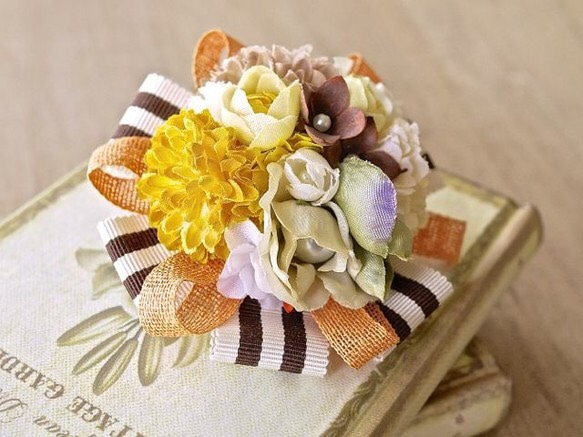 イエロー系小花のストライプコサージュ【入学式・卒業式・母の日