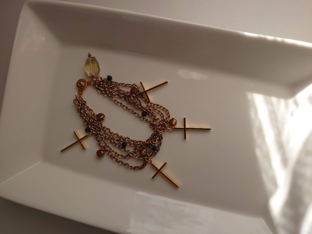 クロスモチーフのブレスレット