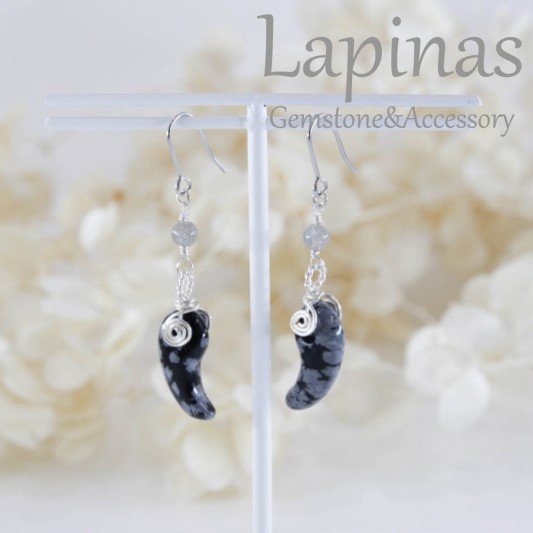 スノーフレークオブシディアンとラブラドライトのモノトーン羽ピアス（CP38）