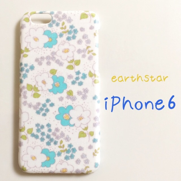 ライトブルー＆ホワイト 手書き風花柄  iPhone6・iPhone6s 1枚目の画像
