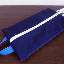 舒適的海軍藍色×白色帶獨特設計的雙面拉鍊袋 第2張的照片