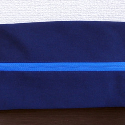 落ち着きのあるネイビーカラー　レッド×ブルー　個性的なデザインの両面ファスナーポーチ 4枚目の画像