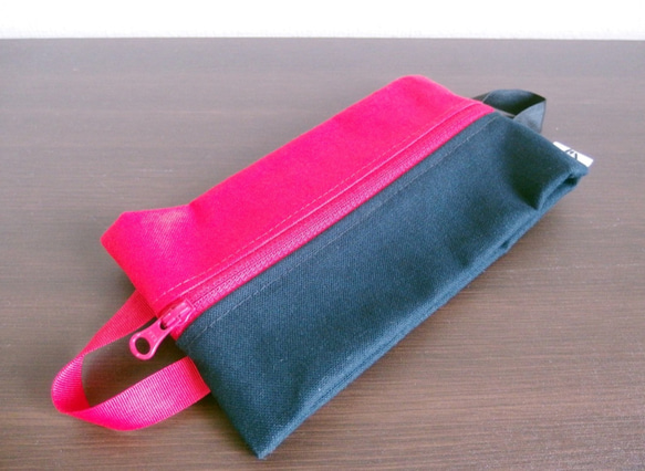 紅色×黑色獨特設計容量大“雙面扣件袋” 第2張的照片