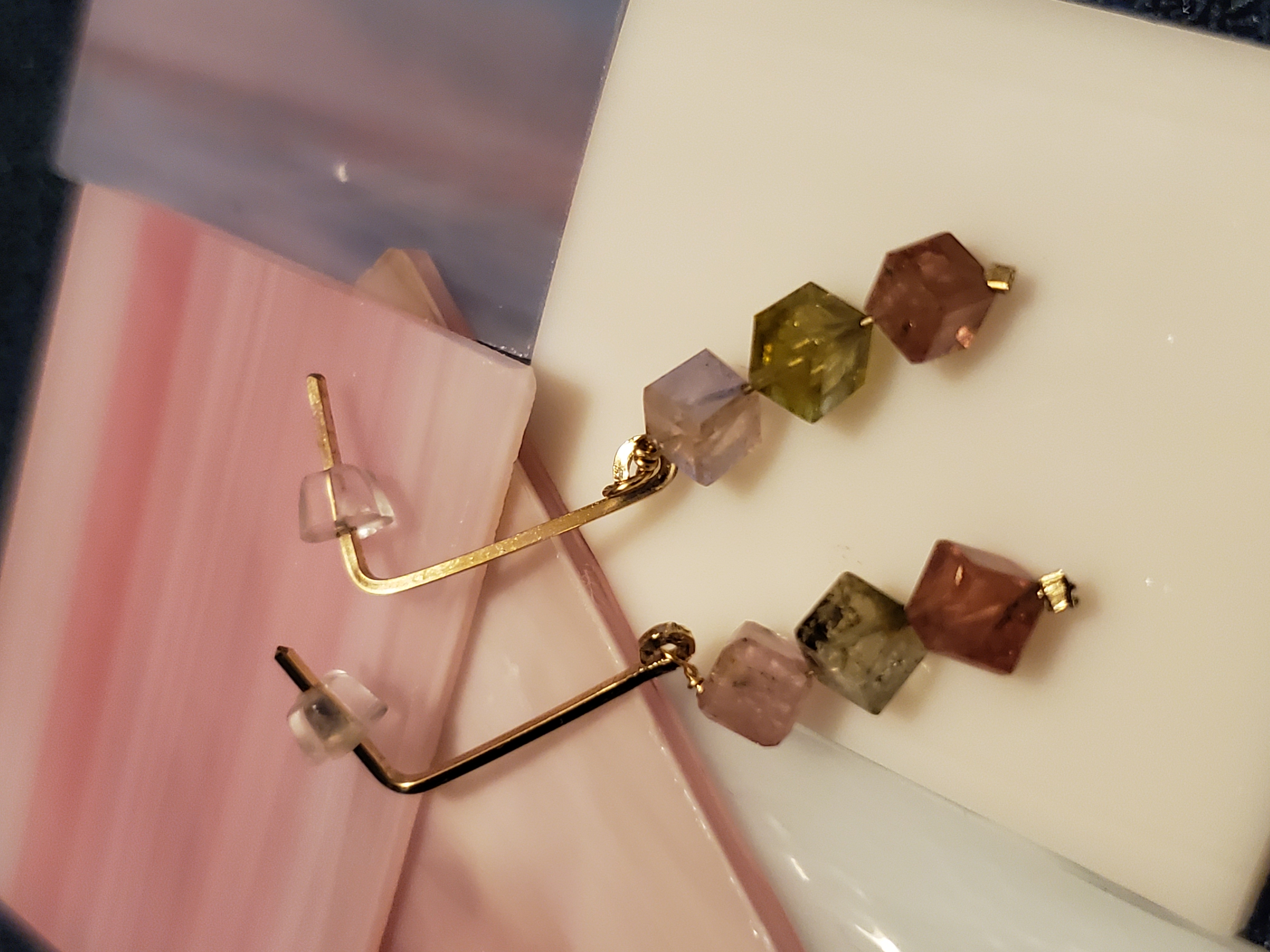 トルマリン　キューブカットピアス 4,756円