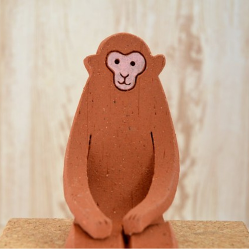 民芸品  兎3匹  土人形  猿の腰掛け 台付き 再販2 こしかけくん 陶人形 猿さる 茶色 その他置物 いなだちゃこ 通販