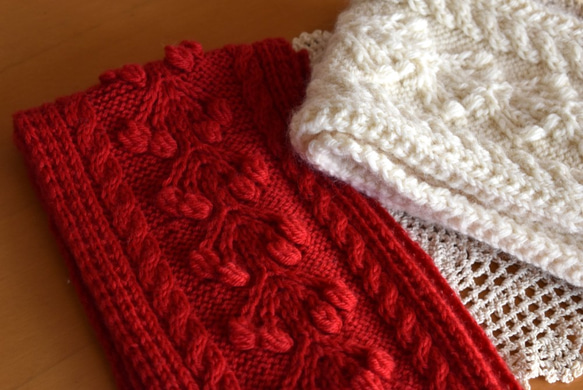 キャンドル柄アラン模様の手編みマフラー 赤(ブライトレッド)　 3枚目の画像