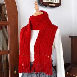 メリノウール アラン模様の手編みマフラー 赤(ブライトレッド) 4枚目の画像