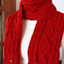 メリノウール アラン模様の手編みマフラー 赤(ブライトレッド) 5枚目の画像