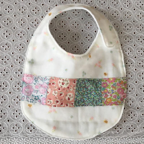 リバティパッチワークのベビースタイ＊ スタイ・よだれかけ **putie