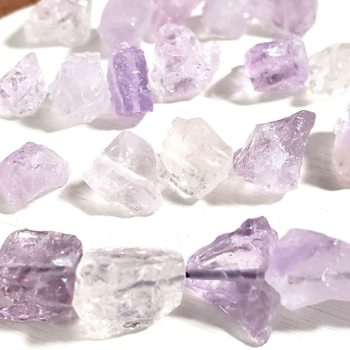 天然水晶ビーズ アメジスト（薄い紫）原石風 5-6粒 両穴 ◇ 約5-10mm