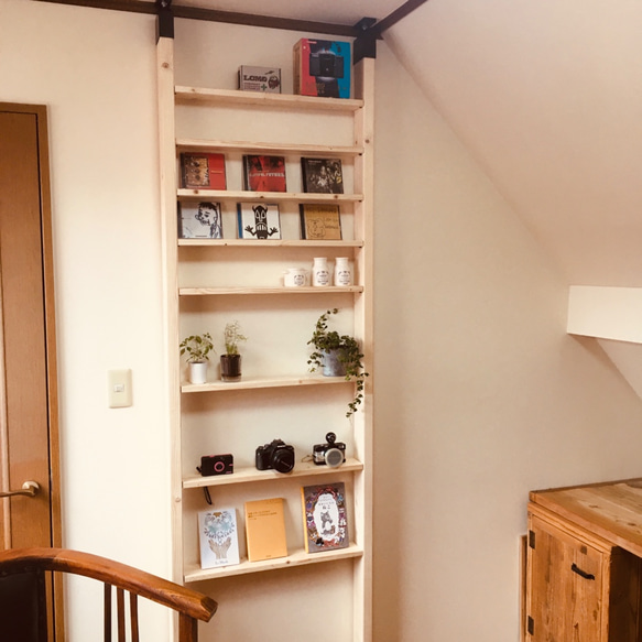 全ての棚が壁掛け棚になる棚 商品名【ハシゴ】（総丈260㎝まで）。1×4