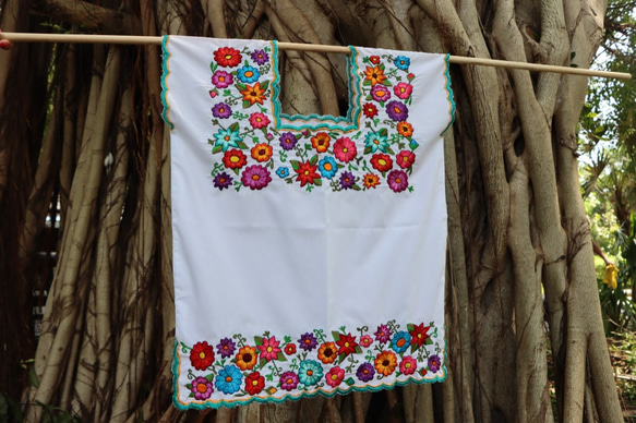【マヤ女性支援】世界に1つだけの『マヤ刺繍ブラウス』作ります（小花柄　グリーン） 1枚目の画像