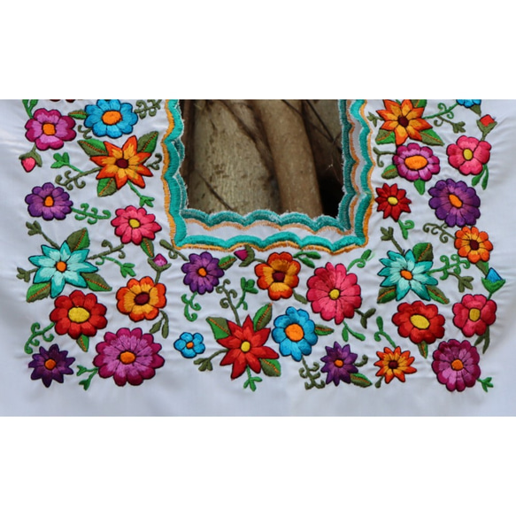 【マヤ女性支援】世界に1つだけの『マヤ刺繍ブラウス』作ります（小花柄　グリーン） 2枚目の画像