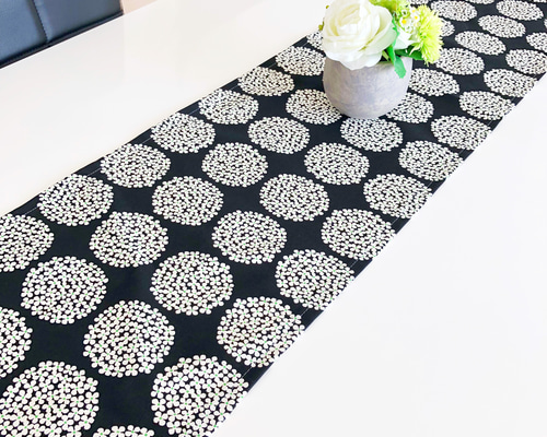 モノトーン北欧テーブルランナー(ブーケブラック) テーブルクロス