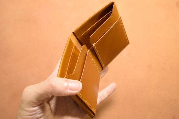 受注製作　カードポケット×４　新喜皮革コードバン　ミニマム財布　アンバーカラー　オーダーメイド 4枚目の画像