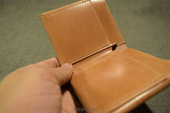 受注製作　カードポケット×2　新喜皮革コードバン　ミニマム財布　生成りカラー　オーダーメイド 5枚目の画像