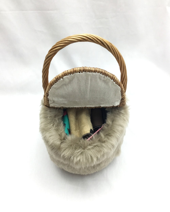 【在庫一掃セール】　超特価　ファー付きかごバッグ　ふわふわかごバッグ　秋冬バケツ型かごバッグ 3枚目の画像