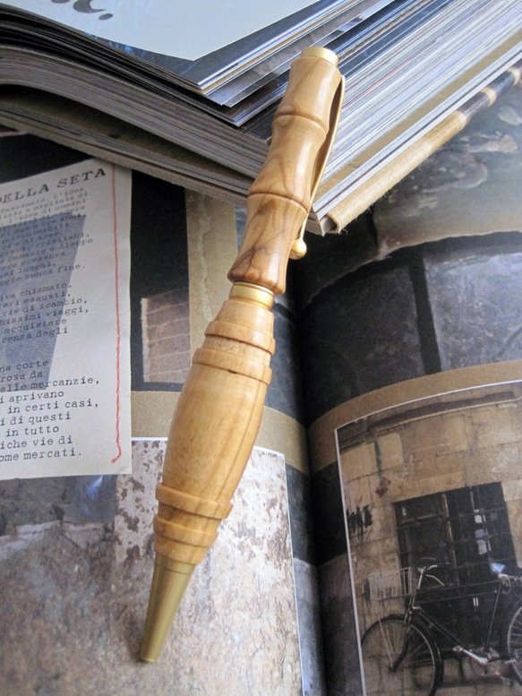 イタリア木工職人の木のボールペン【オリーブ×クルミ】Olifante 3枚目の画像