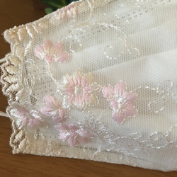 ラスト☆129 不織布マスクカバー  Sサイズ  ピンク花✨立体刺繍✨チュールレース　肌面シルク 3枚目の画像