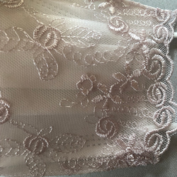 225 不織布マスクカバー　薄ピンク刺繍チュールレース　肌面✨高級シルク 2枚目の画像
