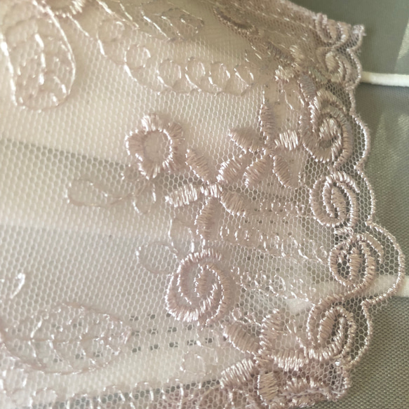 225 不織布マスクカバー　薄ピンク刺繍チュールレース　肌面✨高級シルク 4枚目の画像