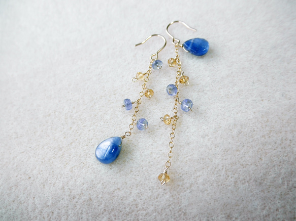 【在庫わずか】 カイヤナイト ピアス Kyanite Asymmetry earrings （14kgf） P0076 1枚目の画像