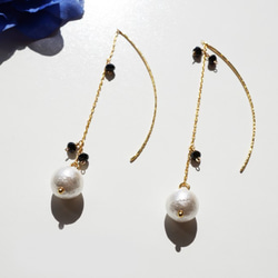 Noir et blanc Cotton Pearl Elégant earrings 第3張的照片