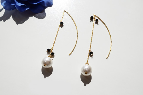 Noir et blanc Cotton Pearl Elégant earrings 第3張的照片