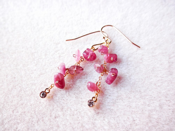 ピンクトルマリン原石のナチュラルピアス Pink Tourmaline Natural earrings  P0073 4枚目の画像