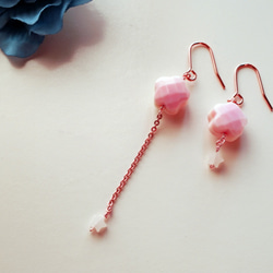 春の訪れを告げるクィーンコンクシェル　Printemps cherry Blossoms earrings P0033 1枚目の画像